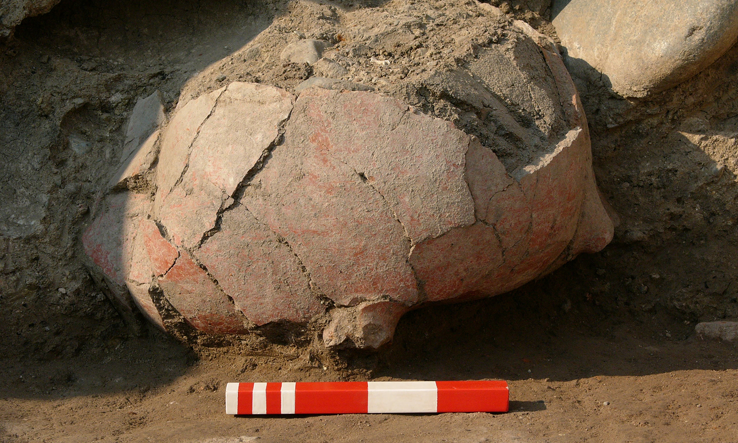 Clay vessel. Middle Bronze Age (circa 1.600 BC).