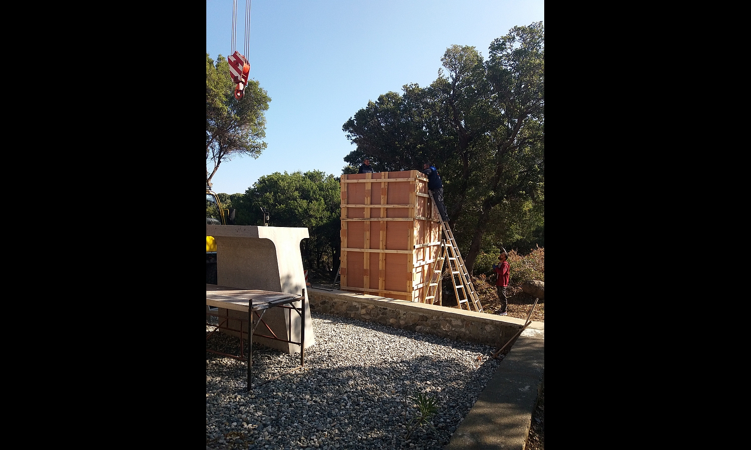 Τransport and placement of the replica