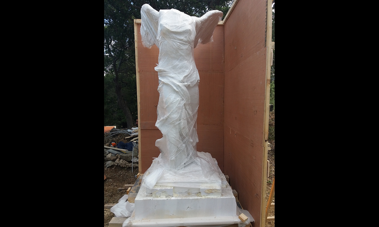 Τransport and placement of the replica